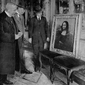 Luigi Cavenaghi. Corrado Ricci e Giovanni Poggi con la Gioconda di Leonardo _ Uffizi  1913 - Luigi Cavenaghi